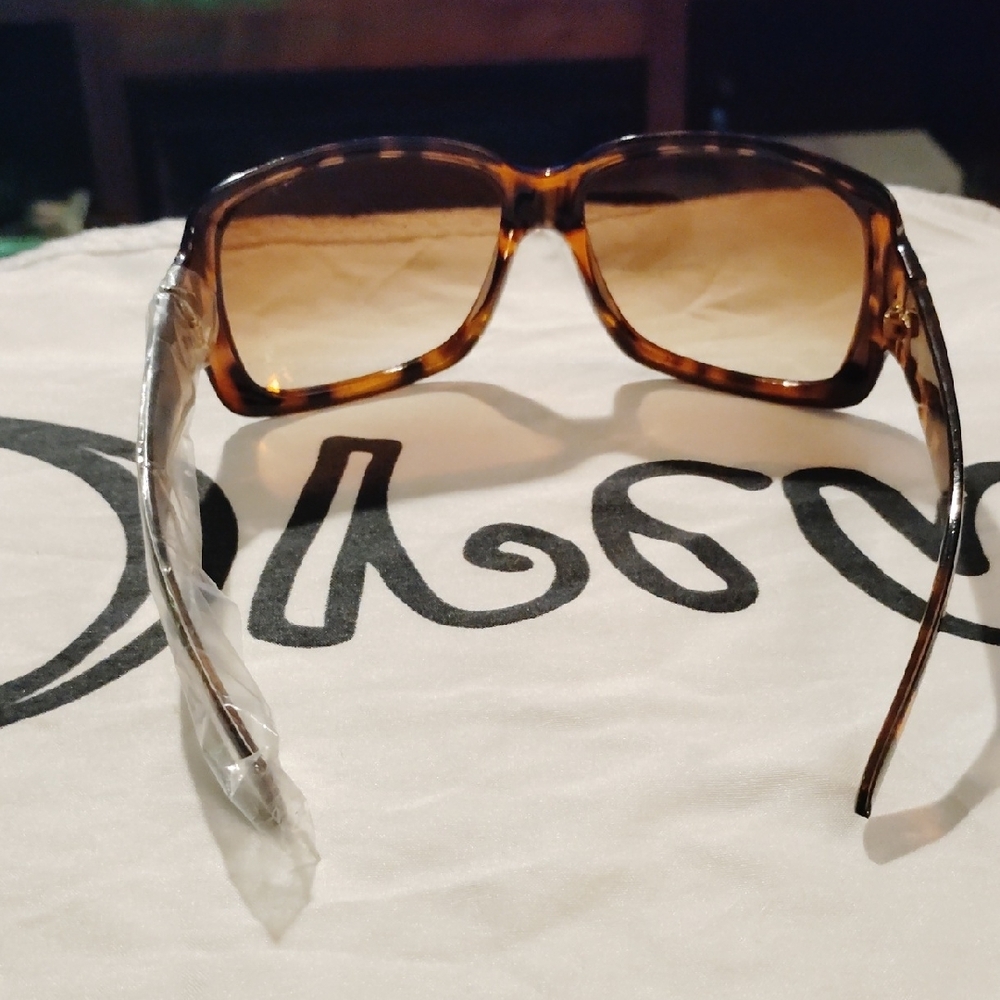 Tortoiseshell Sunglasses - Picture 6 of 7